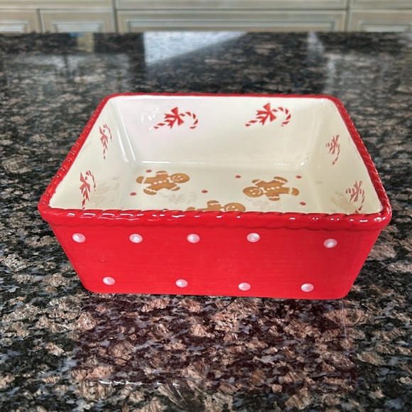GRACES BAKE SHOP 8X8 GINGERBREAD AND CANDY CANE CASSEROLE BAKING DISH - Picture 2 of 6